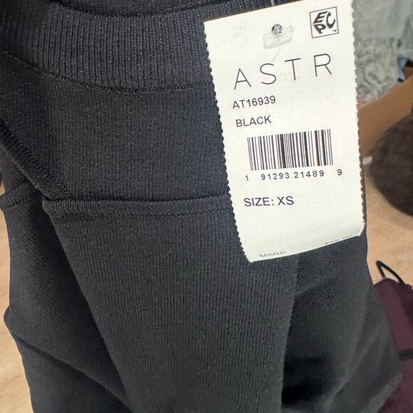 ASTR the Label Shoulder Cutout Sweater Knitted Long Sleeves Black Size XS NWT - Picture 8 of 9